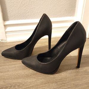 Rock & Republic Arabella Snakeskin Pointed Pumps